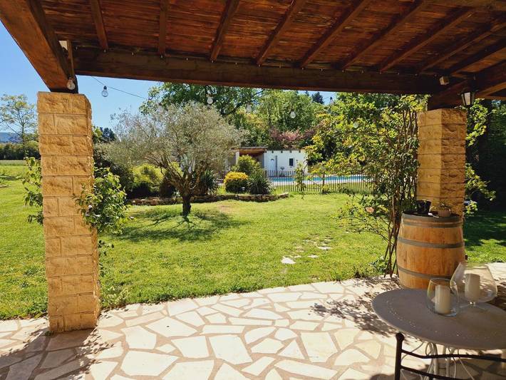 Chambre d’hôte pour 2 personnes, avec terrasse et vue ainsi que jardin et piscine à Eygalières - 4