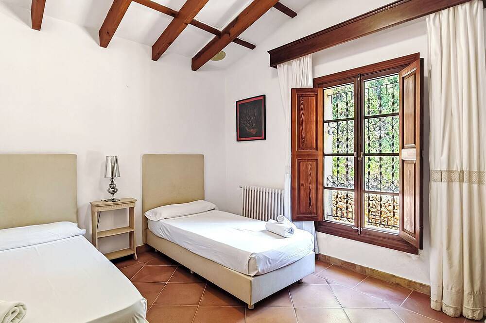 Wunderschöne mallorquinische Villa an der Küste mit Pool und Whirlpool in Costa dels Pins, Son Servera