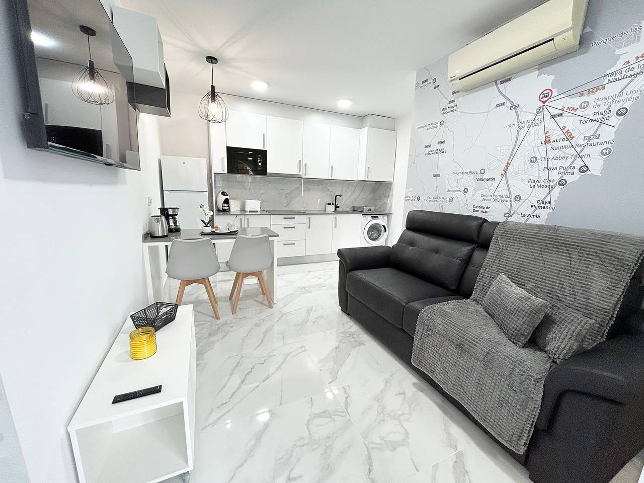 Casa Vacacional 'Calle Ruidera 116' con Piscina Compartida, Terraza Privada y Wi-Fi in Torrevieja, Costa Blanca