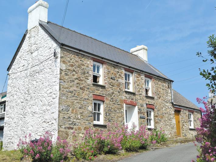 Cottage for 5 people, with garden, with pets in Trefin