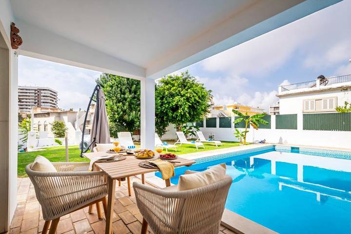 Casa de huéspuedes para 2 personas, con vistas además de piscina y jardín en Faro (Portugal)
