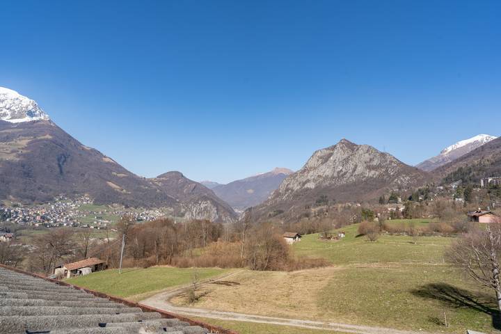 Ganze Wohnung, Spacious mountain view attic apartment in Barzio, Gemeinde Barzio