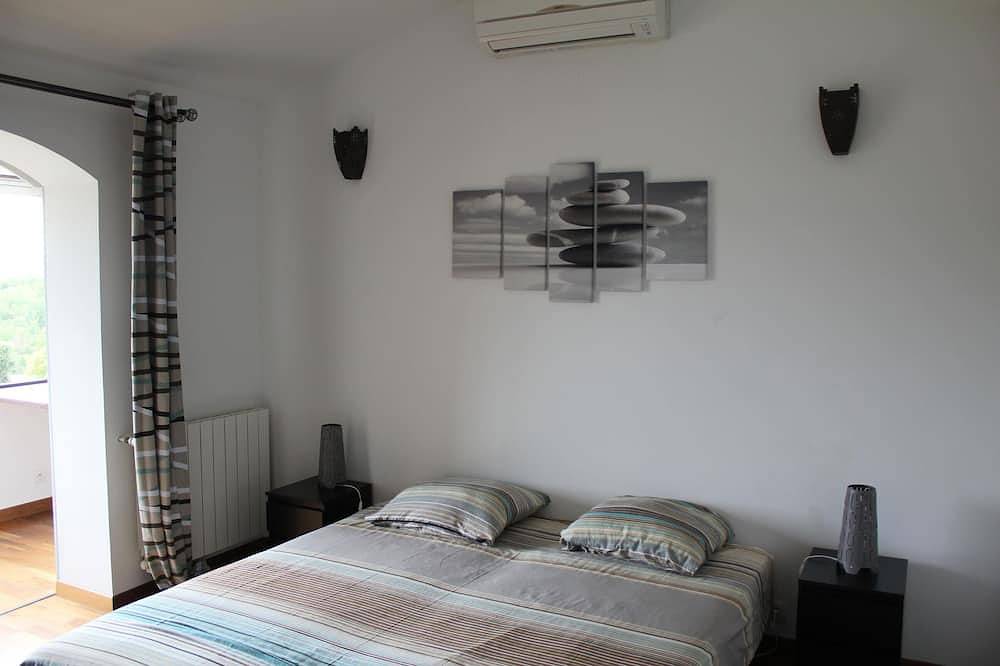 Gran villa con piscina privada climatizada. in Bagnols-en-Forêt, Region de Draguignan
