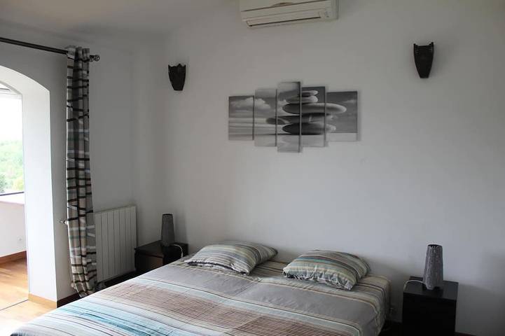 Location de vacances pour 8 personnes, avec jardin à Bagnols-en-Forêt - 4