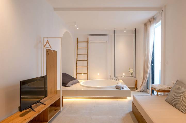 Ferienhaus für 7 Personen, mit Balkon und Whirlpool sowie Terrasse und Garten in Chalkidiki - 4