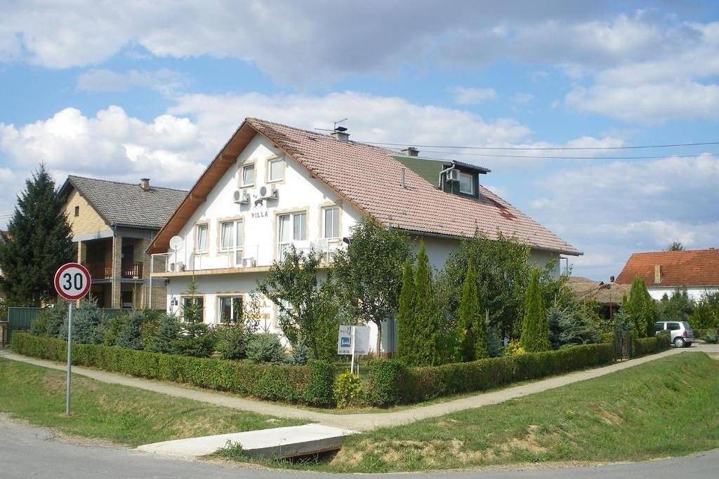 Ganze Wohnung, 2-Zimmer-Ferienwohnung mit Terrasse Bilje, Slavonija A-25232-a in Bilje, Osijek-Baranja