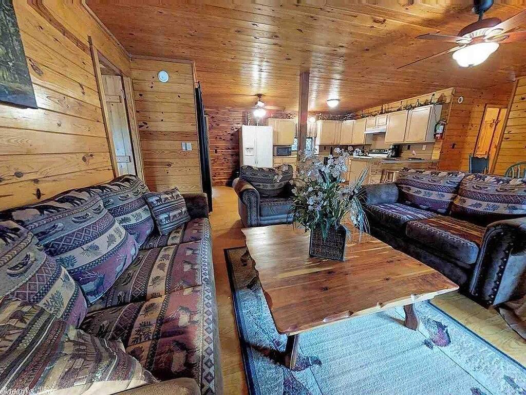 Cozy Unit #4 Waterfront Log Cabin in Lake Ouachita
