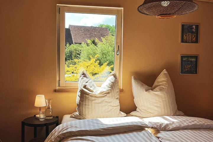 Design-Refugium Magnolie: Private Sauna, Panoramafenster & Naturidylle in Hofheim in Unterfranken, Landkreis Haßberge