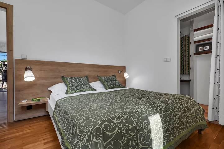 Casa con piscina climatizada, terraza, vista al mar, mini golf u. Zona de juegos infantil in Makarska, Rivera de Makarska