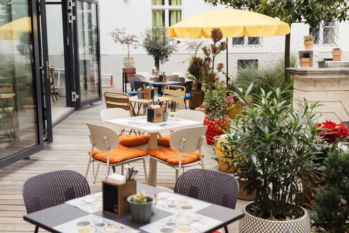 Apartahotel para 3 personas, con Terraza además de Jardín y Vistas en Viena