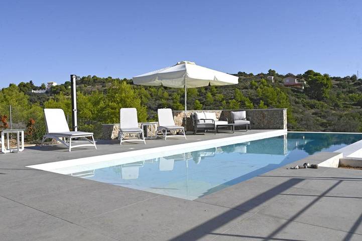 Location de vacances pour 4 personnes, avec piscine ainsi que jardin et vue à Porto Heli - 2