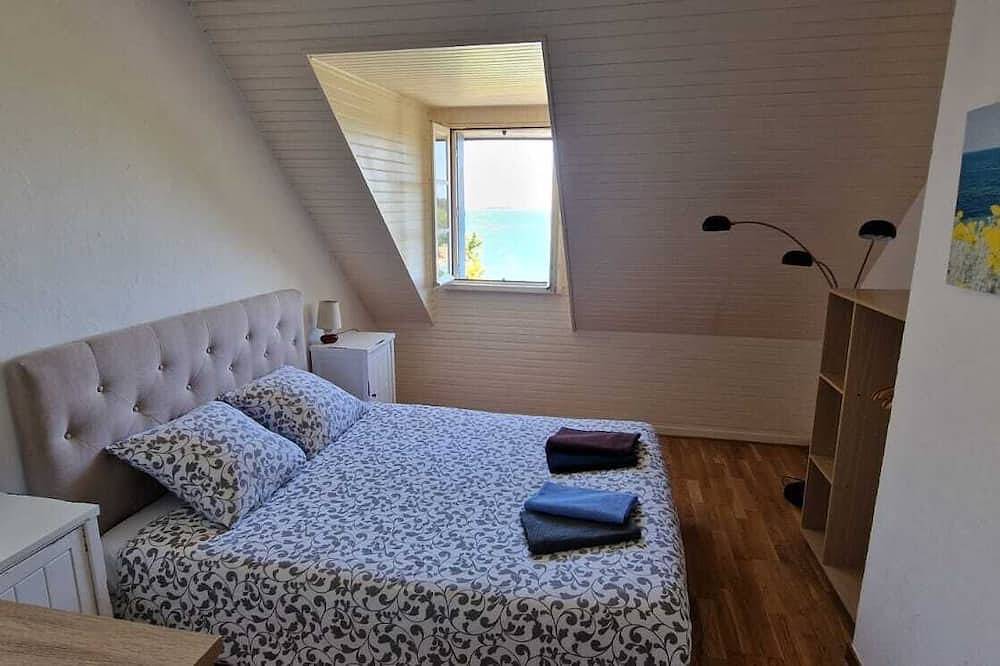 Villa mit Strandblick am Ende des Gartens, überdachter Pool, ganzjährig beheizt in Lanmodez, Rosa Granitküste