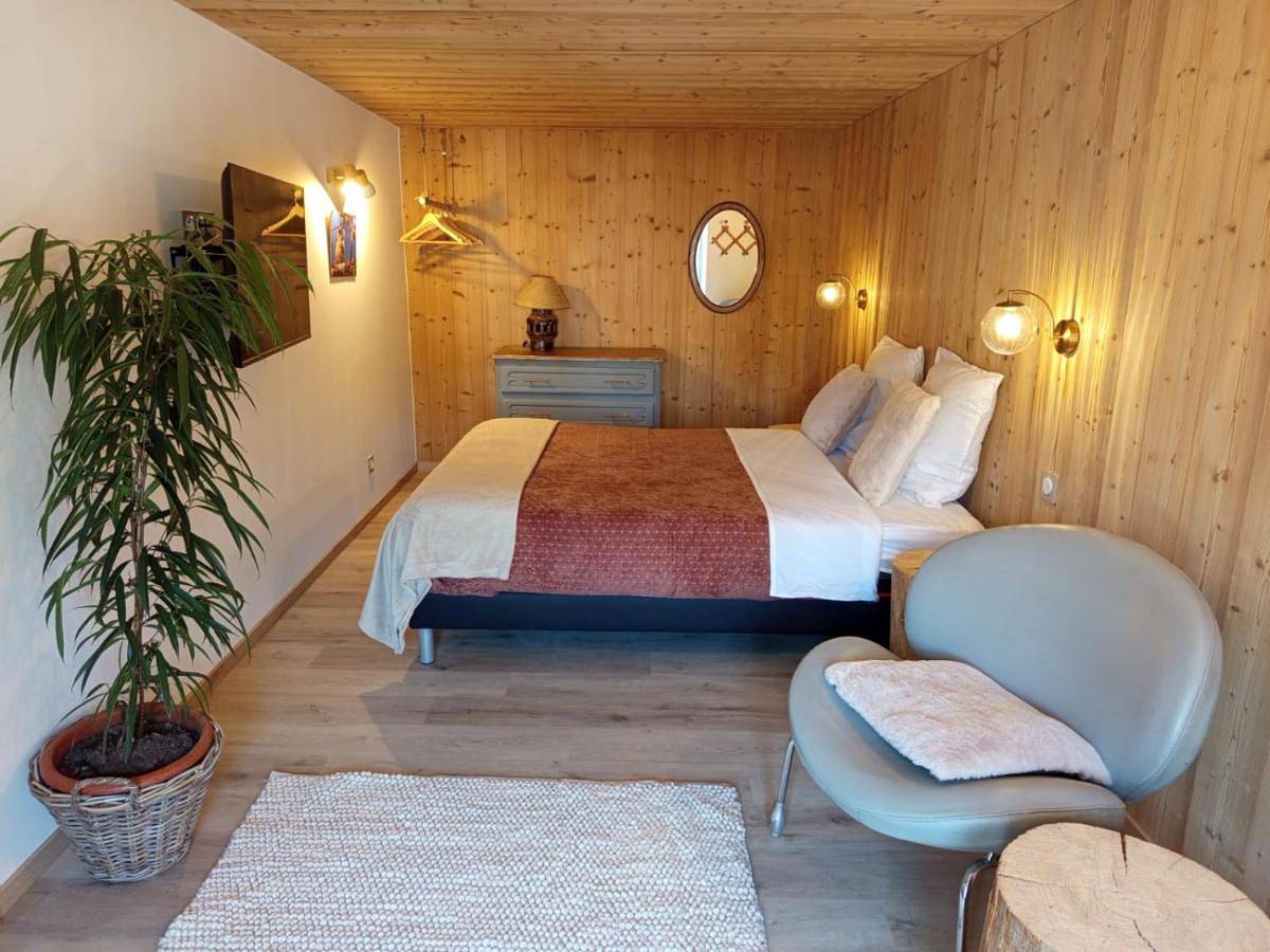 Appartement entier, One-Bedroom Apartment in Champagnole, Jura Francais