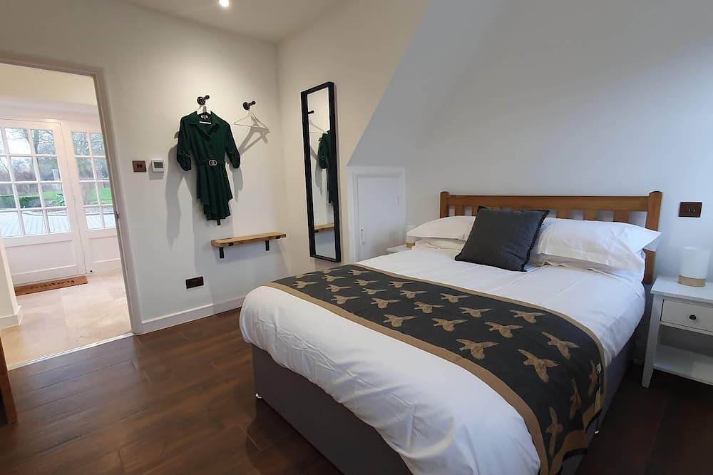Exclusive Coach House on Private Country Estate in Toddington, Central Bedfordshire