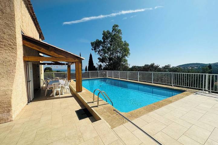 Villa für 12 Personen, mit Terrasse und Garten in Saint-Raphaël
