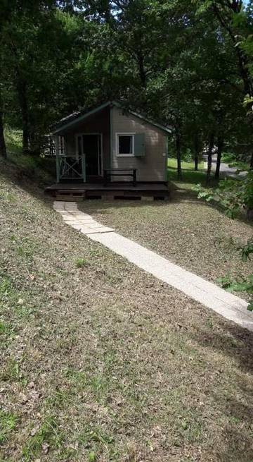 Location de vacances pour 5 personnes, avec terrasse et piscine, animaux acceptés à Lissac-sur-Couze