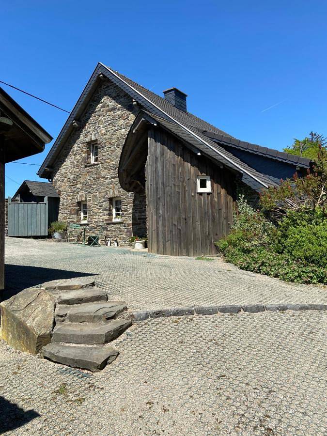 Location de vacances pour 16 personnes, avec vue ainsi que jardin et sauna à Butgenbach - 3