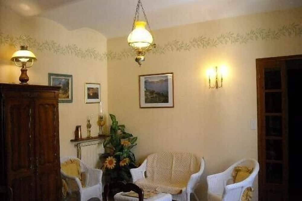 Gïte ''le Cézanne'' Dans Un Mas , Au Calme, Piscine, Prestations De Qualité in Les Mages, Parc national des Cévennes