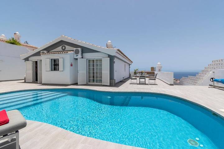 Villa für 17 Personen, mit Garten und Ausblick sowie Pool und Terrasse in Adeje - 2