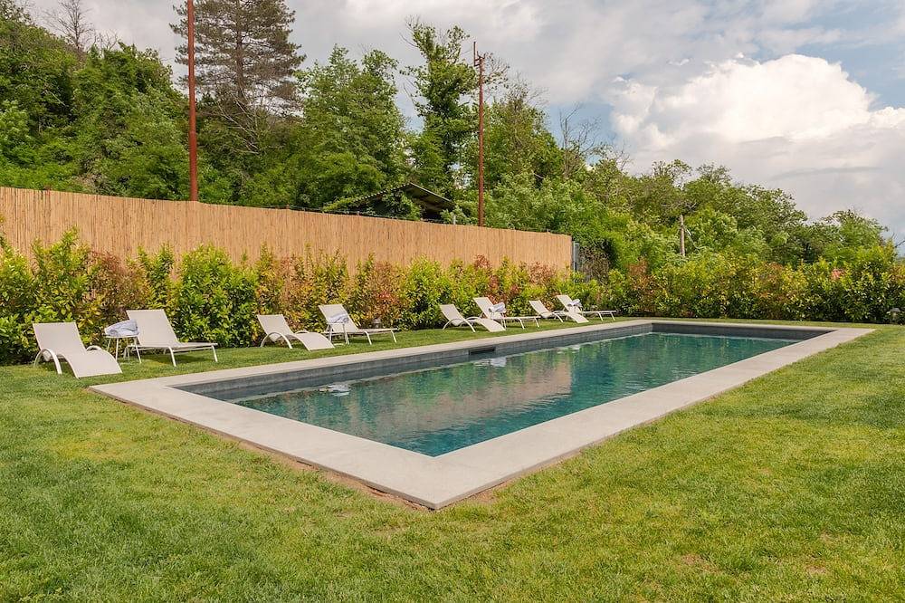 Villa Viola 10Pax Large Pool A/C, Bbq, Private Chef, Wine tasting, near 5 Terre in Tresana, Val di Magra