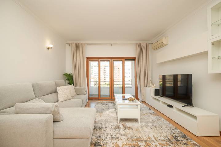 Apartamento de férias para 6 pessoas, com varanda em Odivelas
