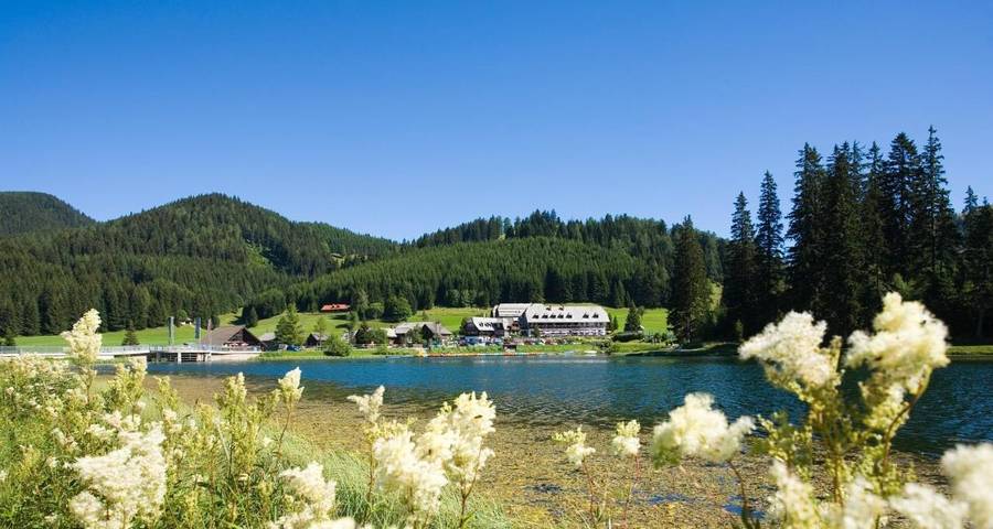 Hotel für 3 Personen, mit Balkon und Whirlpool sowie Terrasse und Garten