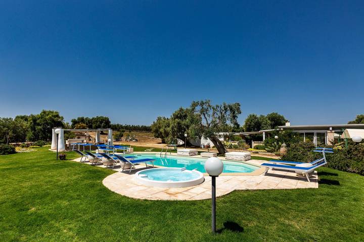 Gîte pour 13 personnes, avec piscine et jardin à Fasano - 3