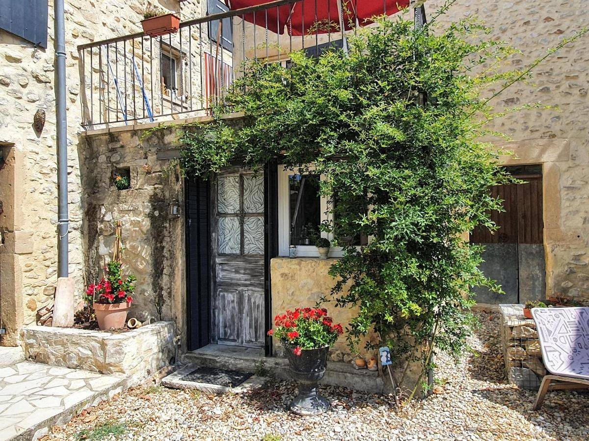 Appartement de vacances entier, Double Room with Private Bathroom in Saint-Pantaléon-les-Vignes, Région de nyons
