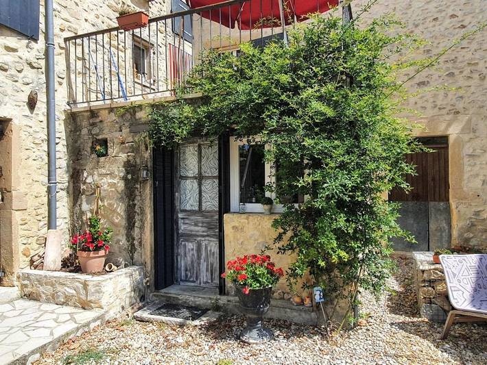 Appartement de vacances pour 2 personnes, avec piscine ainsi que vue et jardin