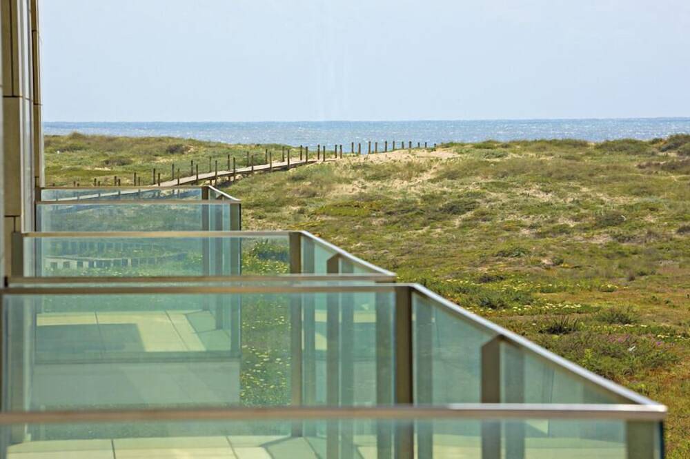 Geheel appartement, Gloednieuw Sunny Apt. Op het strand in Azurara, Porto District