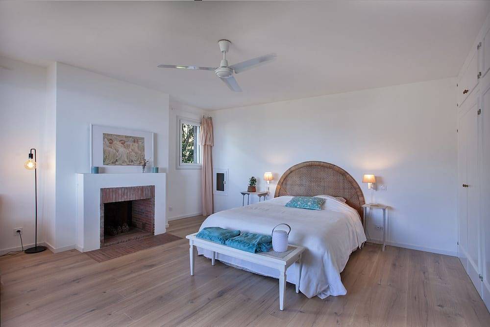 Casa Marinu Muntese near the convent of Erbalunga, with terrace sea view in Erbalunga, Brando