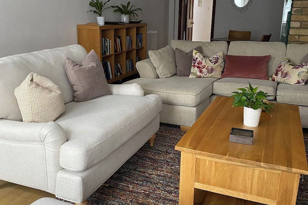 Charming 3Br Victorian Cottage in the historic town of Colnbrook, Berkshire in Slough, Berkshire