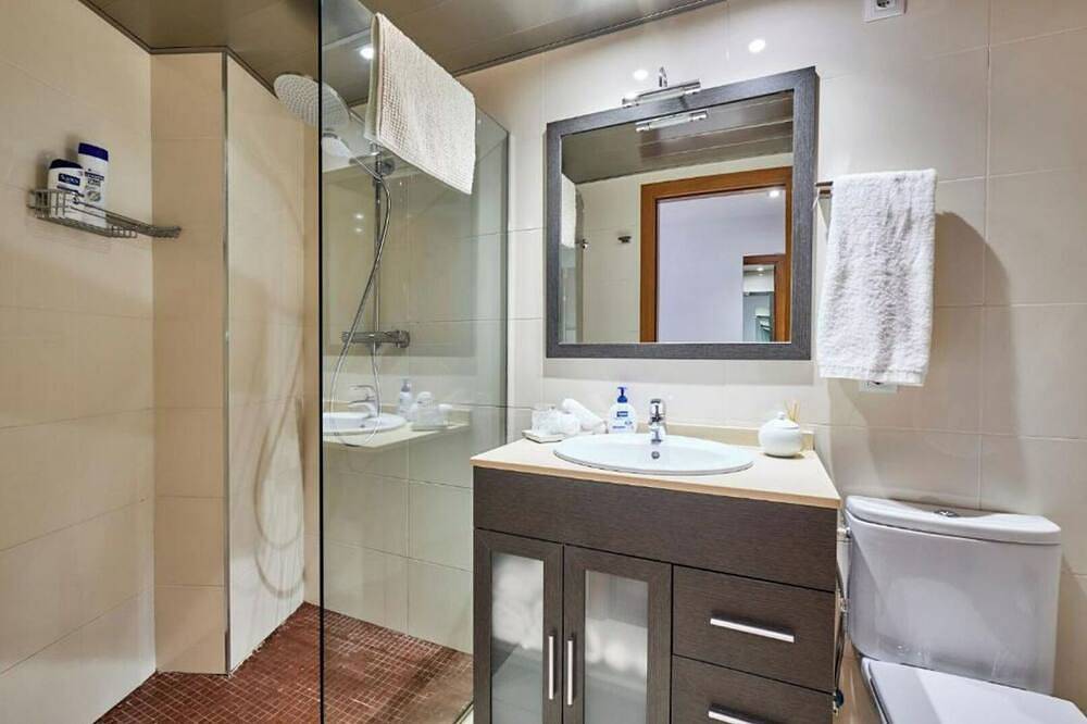 Apartamento entero, Apartamento Deluxe Rm2 in Gerona, Gironés