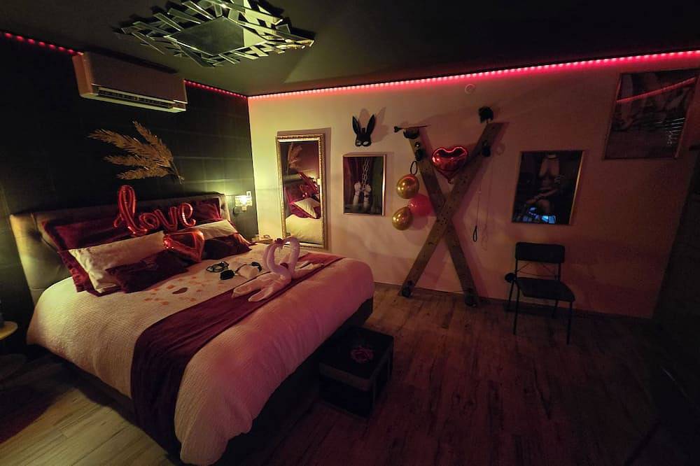 Gite Love Room and Spa Romantic Escapade in Saint Omer in Saint-Omer, Saint-Omer region