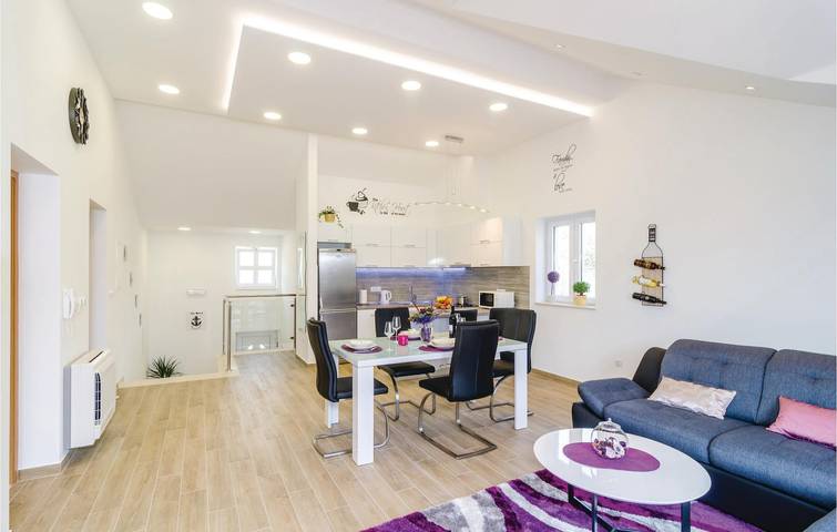 Entire holiday apartment, Cozy 2km from Beach: WiFi, A/C, Parking, Terrace & Kitchen Included! in Općina Župa dubrovačka, Dubrovnik-Neretva