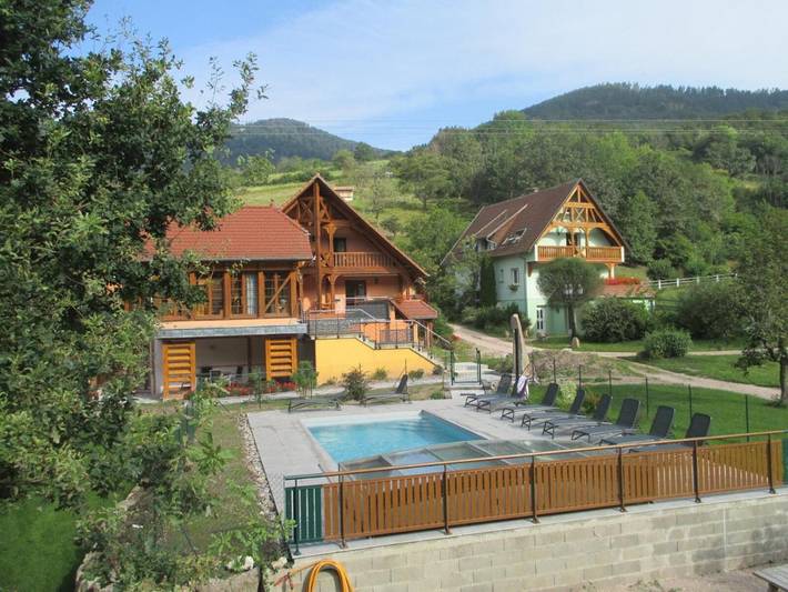 Chambre d’hôte pour 2 personnes, avec Terrasse et Jardin ainsi que Piscine et Vue