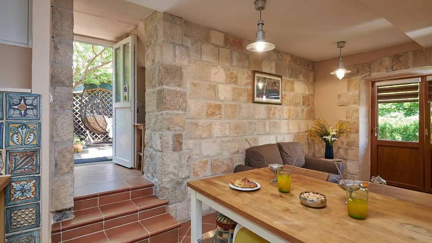 Vacation apartment for 4 people, with terrace in Cavtat