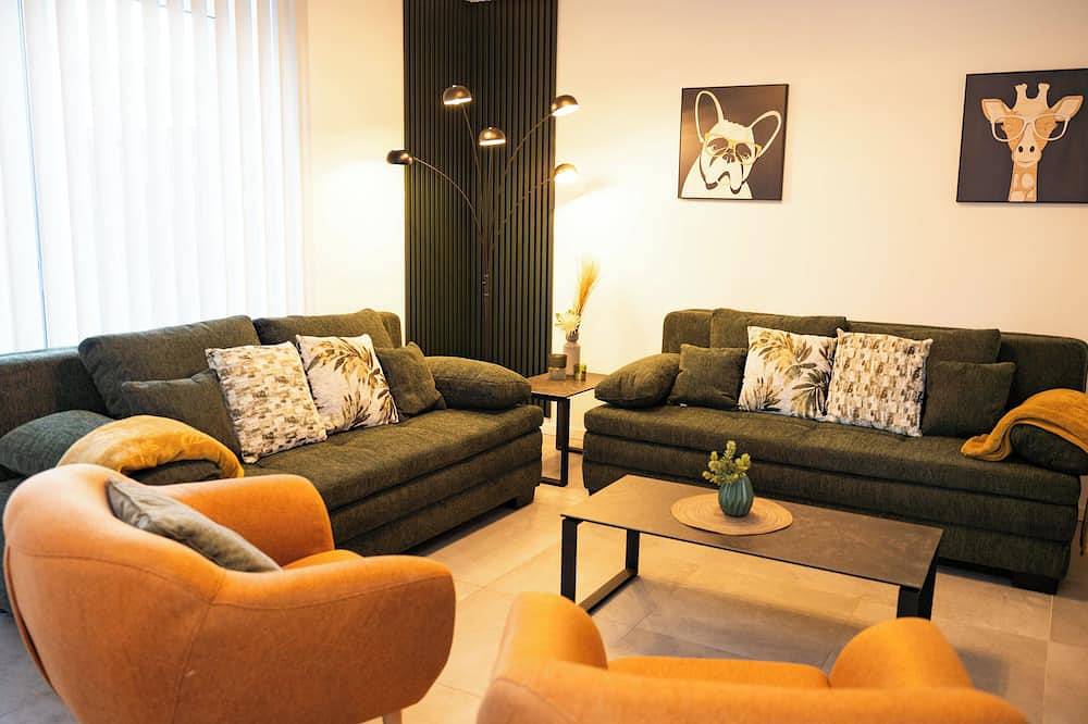 Heidefunhaus 2 - Gehobenes Ferienhaus für 18 Personen mit Sauna und Hot Tub. in Neuenkirchen (Lüneburger Heide), Landkreis Heidekreis