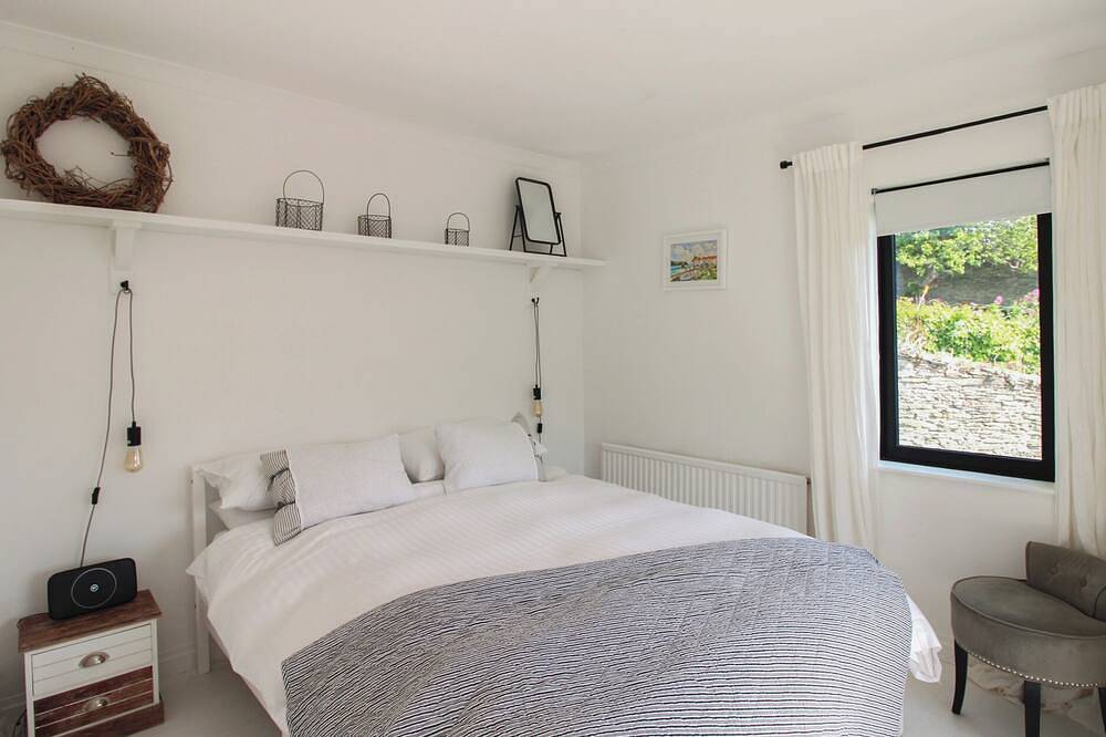 West Island, pet friendly, character holiday cottage in Kingsbridge in Kingsbridge, South Devon