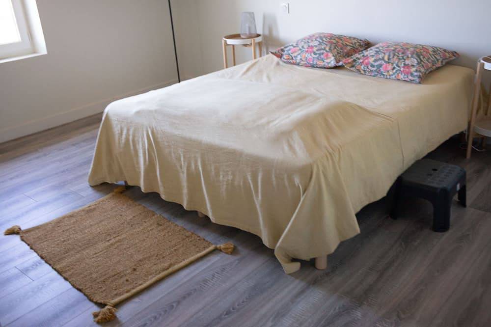 Between bastides, vineyards and forests in Castelnau-de-Montmiral, Albi region
