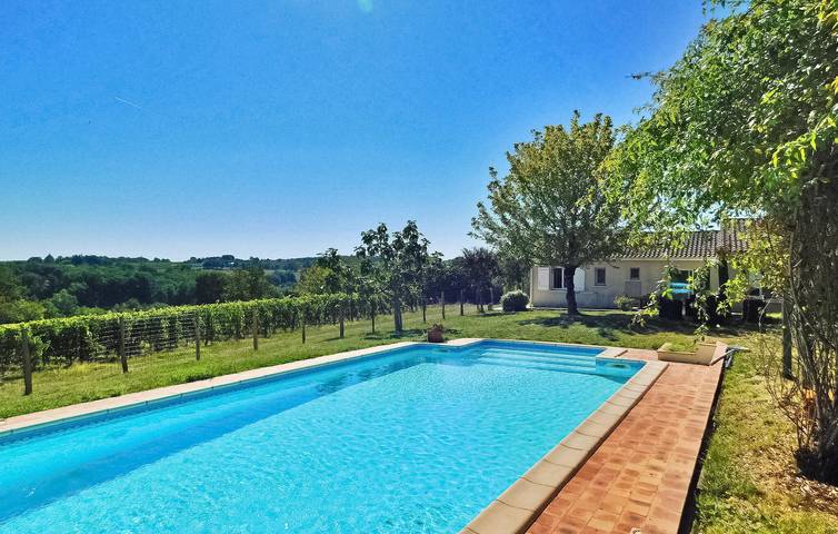 Location de vacances pour 6 personnes, avec terrasse à Saussignac