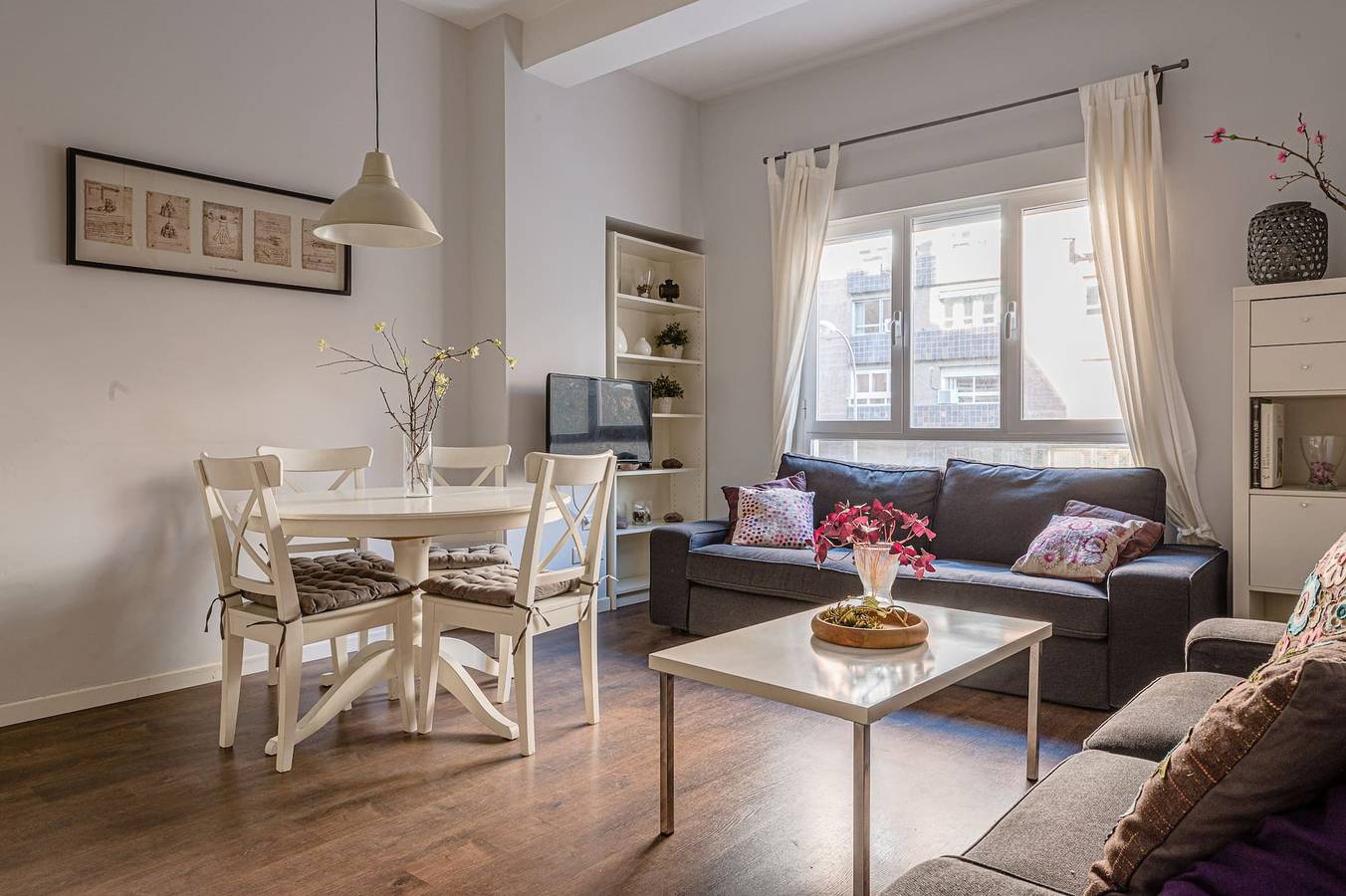 Apartamento entero, Housing Cuatro Caminos by Sharing Co in Tetuán (desambiguación), Madrid
