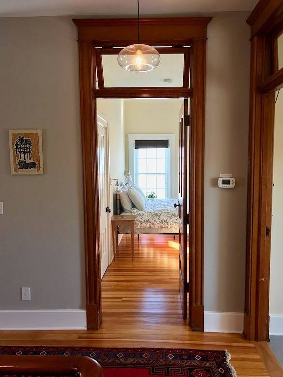 Ganze Wohnung, Decorah House - luftig, modern, voll natürlichem Licht, 5 Blocks in die Innenstadt in Decorah, Winneshiek County