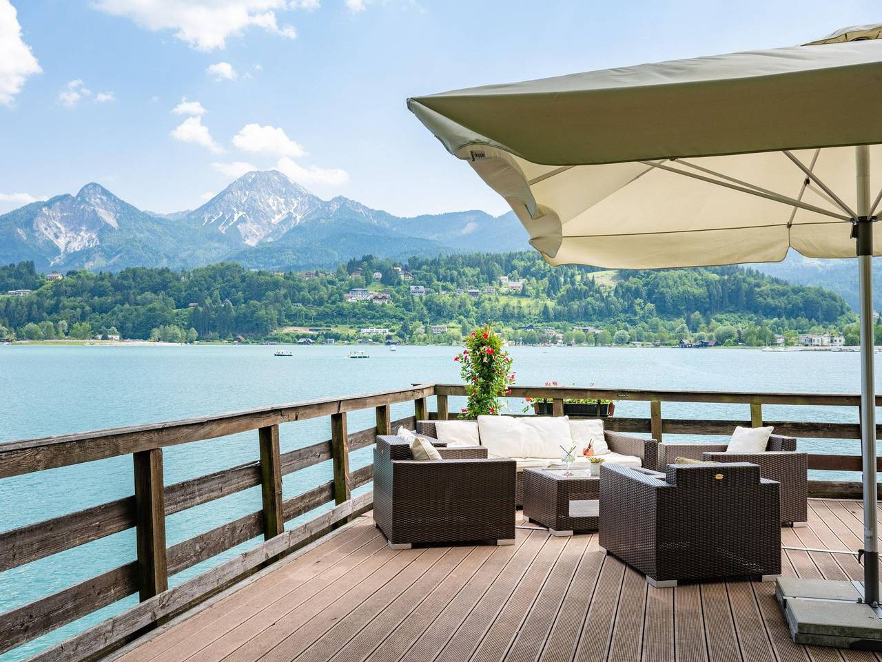 Das Inselhotel im Faaker See - Doppelzimmer mit Seeblick (Dusche oder Badewanne) - 25 in Karawanken und Bachergebirge, Finkenstein am Faaker See
