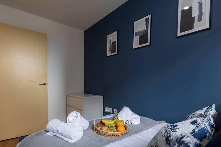 Ganze Wohnung, Central Mk Apartment with Gated Parking & Fast Wi-Fi in Milton Keynes, Südostengland