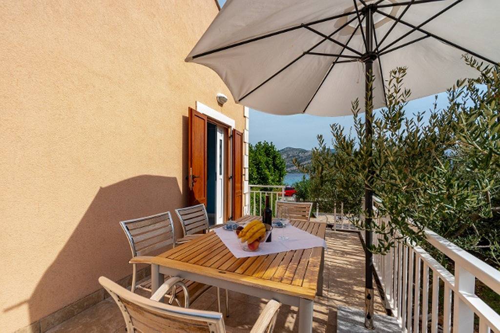 Ganze Wohnung, 2-Zimmer-Ferienwohnung am Strand Kneza, Korcula A-9168-b in Račišće (Dalmatien), Korcula