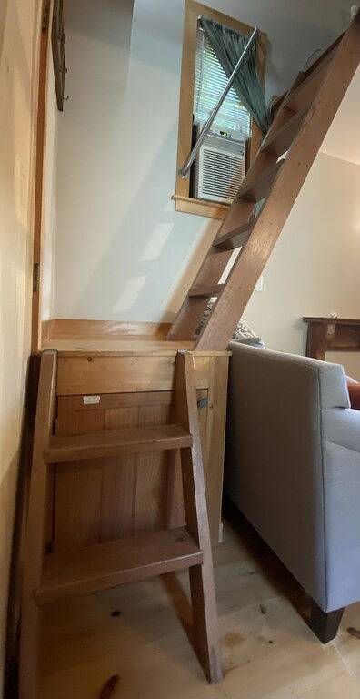 Adorable Tiny House in Picturesque Seaside Village in Bristol County