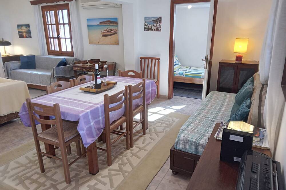 Spacious Sea-View Home with Large Terrace in Quiet Area in Perdika, Ägina