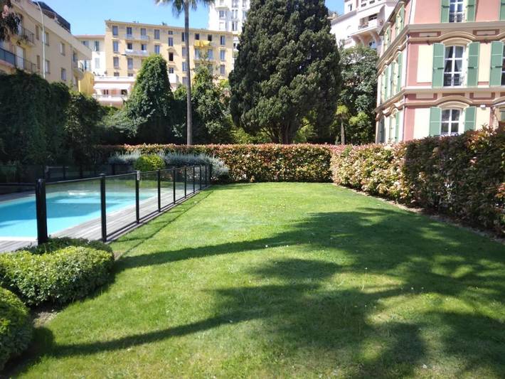 Chambre d’hôte pour 6 personnes, avec Balcon et Terrasse ainsi que Jardin et Piscine