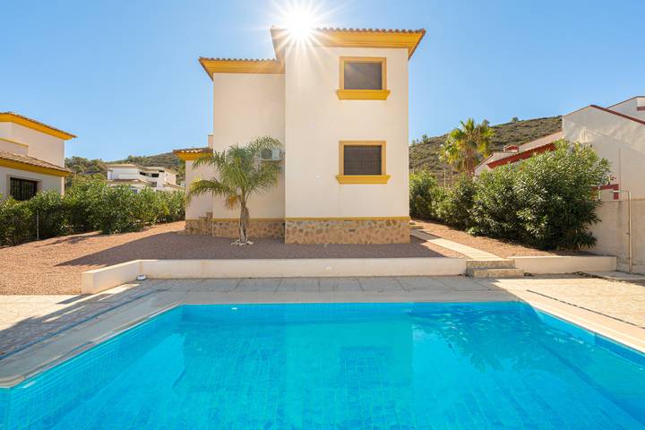 Casa rural para 6 personas, con terraza y jardín en Hondón de las Nieves